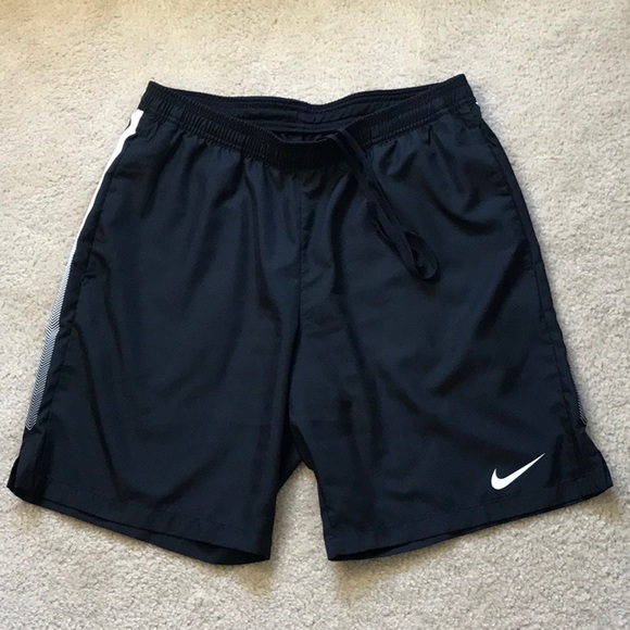 NIKE Dri Fit - Picture 1 of 5